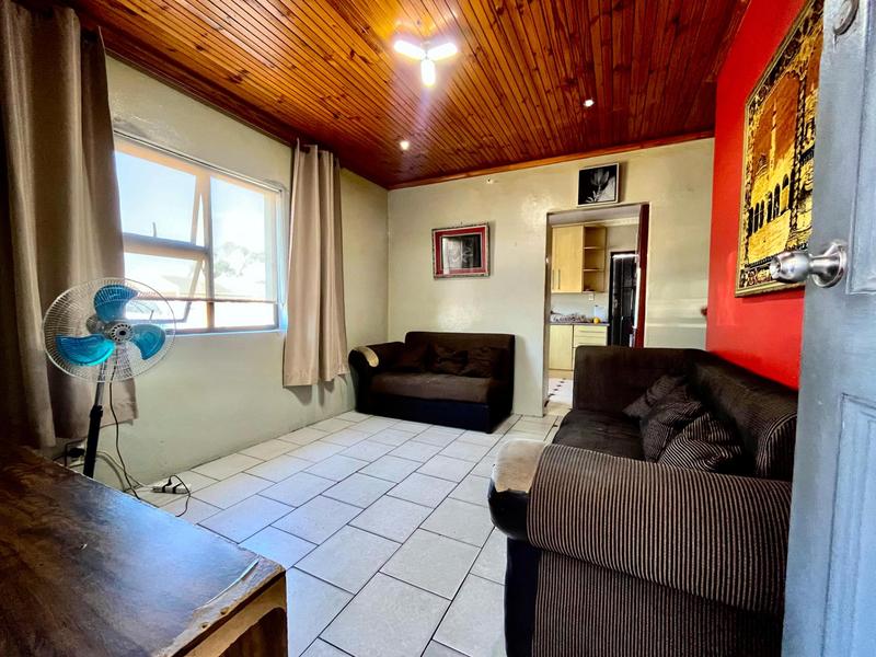 2 Bedroom Property for Sale in Pelikan Park Western Cape